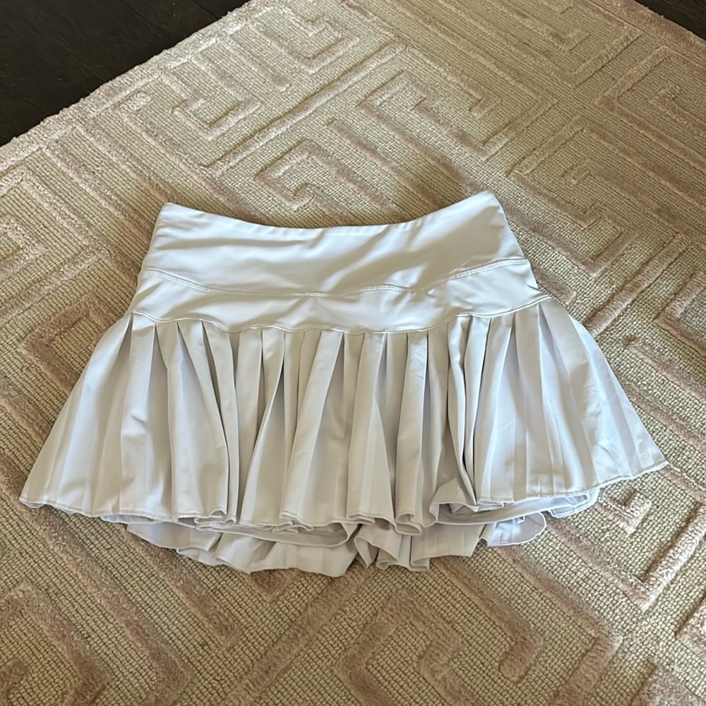 Gold Hinge Skirt Color: White Size: Small Okay Condition